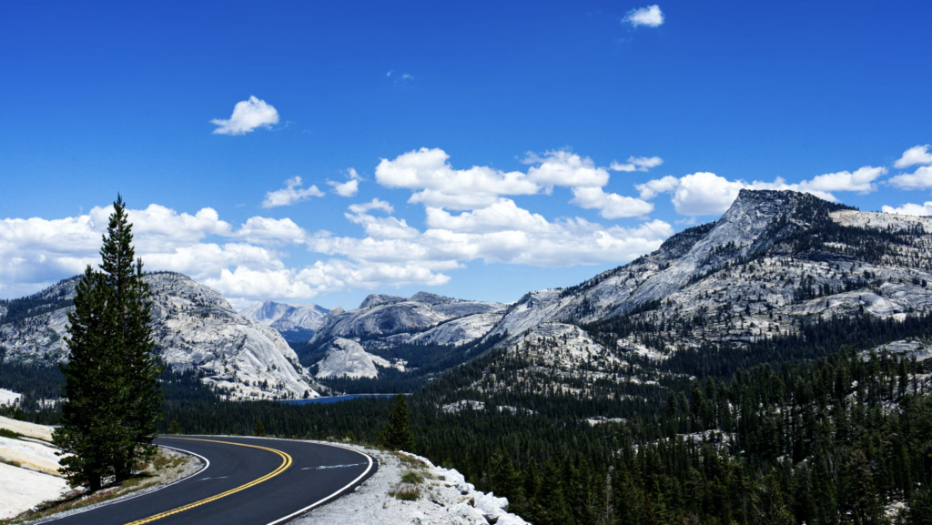 Tioga Pass Road in Yosemite (Best Time of Year to Drive Tioga Pass)